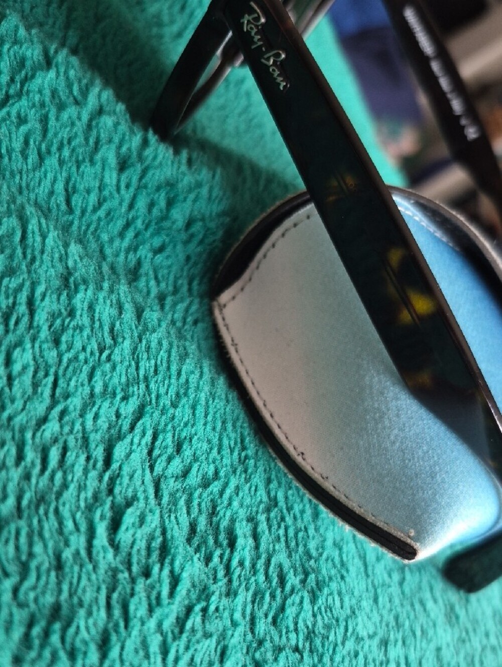 Ray-Ban Turtle-Shell Wayfarer Sunglasses with Blue Case - Picture 6 of 8
